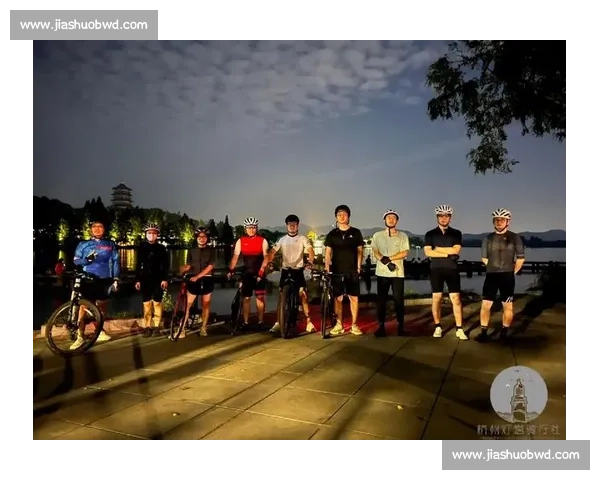 夜骑西湖：杭州青年的浪漫通勤美学
