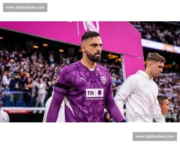 马马尔达什维利深情告别瓦伦西亚，官宣加盟利物浦开启英超新征程