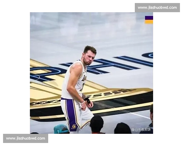 🔥东契奇惊现魔鬼瘦身！球衣号码从 077 缩水成 7，球迷惊呼认不出！🔥